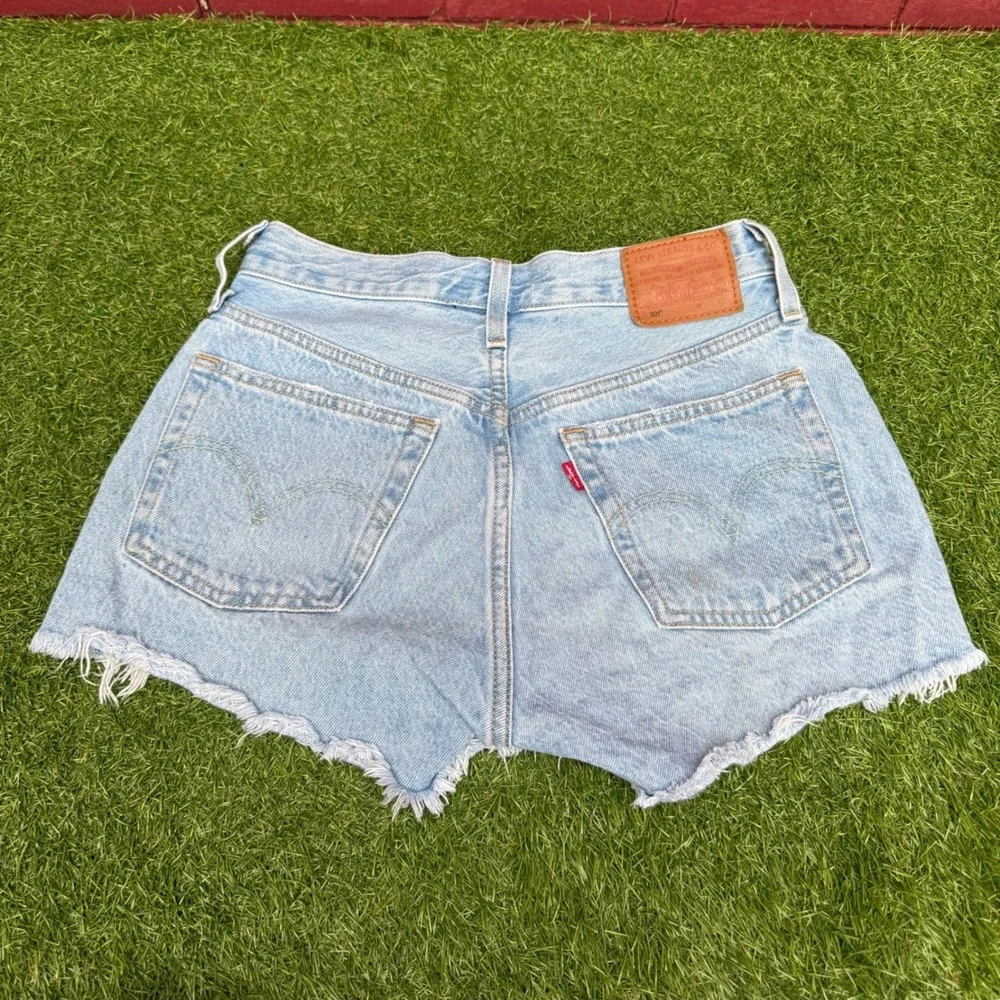 Levis Premium 501 Original Distressed Denim Shorts Button Fly Light Wash Size 26